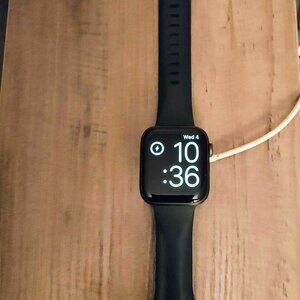 Apple Watch Series 4   44mm with wireless charger and case